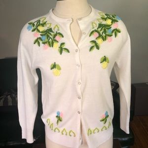 Vintage cardigan with flower embroidery